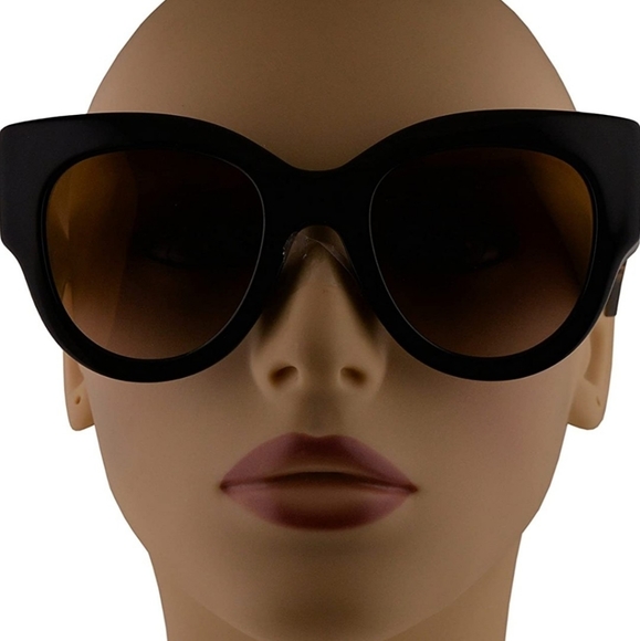 SOLD Authentic Fendi sunglasses - Picture 10 of 12